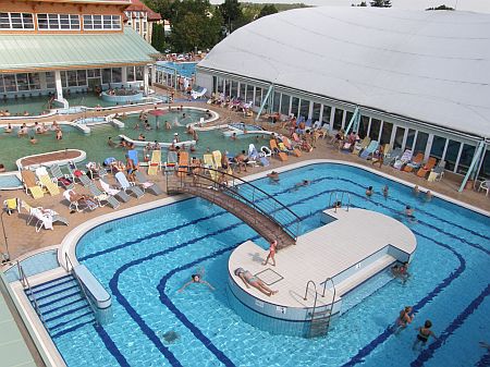 3* Termál Hotel Aqua Mosonmagyaróvár gyógyvizű medencéje