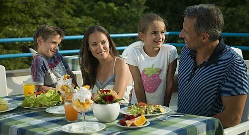 Wellness hétvége a Balatonnál - Hotel Marina Balatonfüred - terasz a Marina szállodában