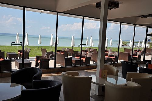 Panorámás kilátás a Hotel Siófok szobájából a Balatonra - Európa szálloda a Balaton déli oldalán