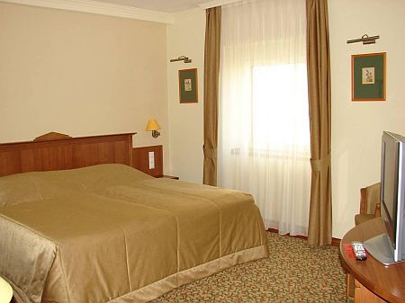 Wellness hotel Aranyhomok szép 2 ágyas szobája