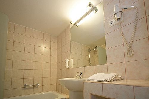 Fürdőszoba a négycsillagos kecskeméti Aranyhomok szállodában