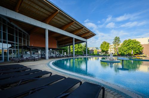 ✔️Hotel Azúr Siófokon külső-belső medencékkel, jacuzzival