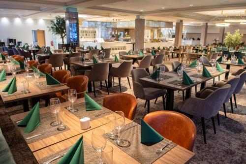 ✔️4* Hotel Azúr étterme Siófokon svédasztalos félpanzióval