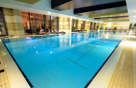 Belső medence az 5* Hotel Divinusban wellness hétvége Debrecenben