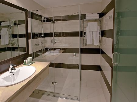 Szép fürdőszoba az Aquaworld Hotelben**** Budapesten
