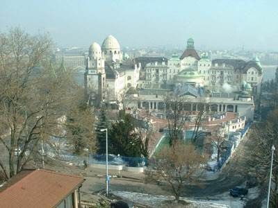 Panorámás szoba a Gellért hegyen, panoráma a gellért fürdőre a Kalmár panzióból