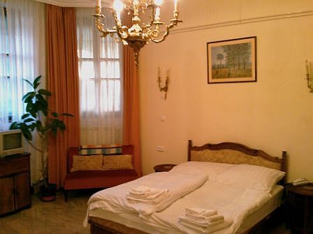Szabad kétágyas szoba Budapesten a Kalmár panzióban Budán