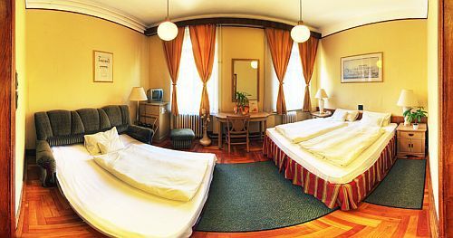Omnibusz Hotel Budapest - Franciaágyas szoba a repülőtér felé vezető úton az Omnibusz szállodában