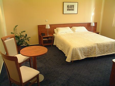 Hotel Stáció 4* szabad szobája Vecsésen a repülőtérnél