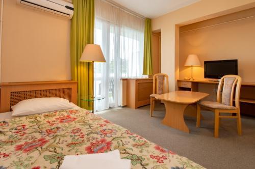 CE Quelle Hotel szabad kétágyas szobája félpanziós csomagban Hévízen