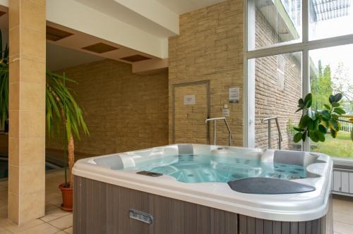 Akciós wellness csomagok Hévízen a CE Quelle Hotelben