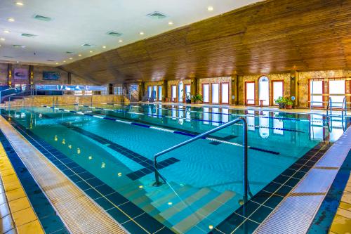 Wellness hotel Ráckevén a Hotel Termálkristályban, úszómedencével