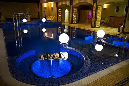  Hotel Bellevue wellness medence Esztergom 