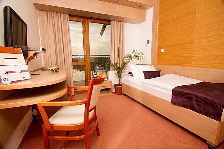 Corvus Aqua Hotel Gyopárosfürdő**** panorámás egyágyas szobája