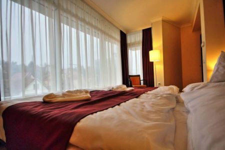 Aurora Hotel Miskolctapolca, akciós félpanziós csomagok Miskolctapolcán szép wellness szállodában