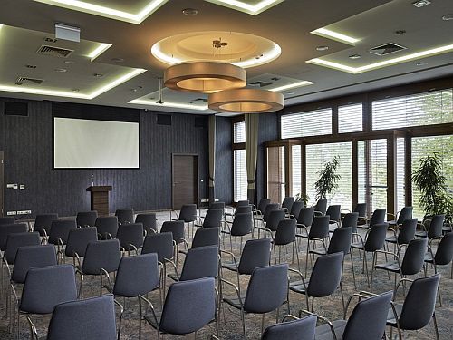  Konferenciaterem Tiszakécskén a Barack Thermal Hotelben