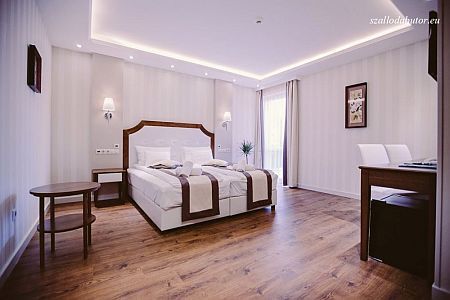 Elixír Hotel 3* Mórahalmon - Gyógy és wellness szolgáltatással