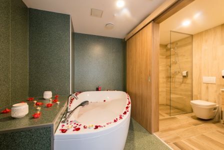 Jacuzzis hotelszoba Balatonfüreden az Akadémia Wellness Hotelben 4*