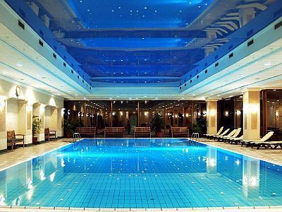 Margitszigeti Grand Hotel**** úszómedencéje Budapesten