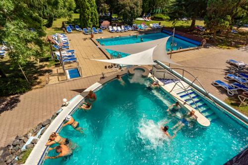 Ensana hotel Sárváron gyógyvizes medencékkel 